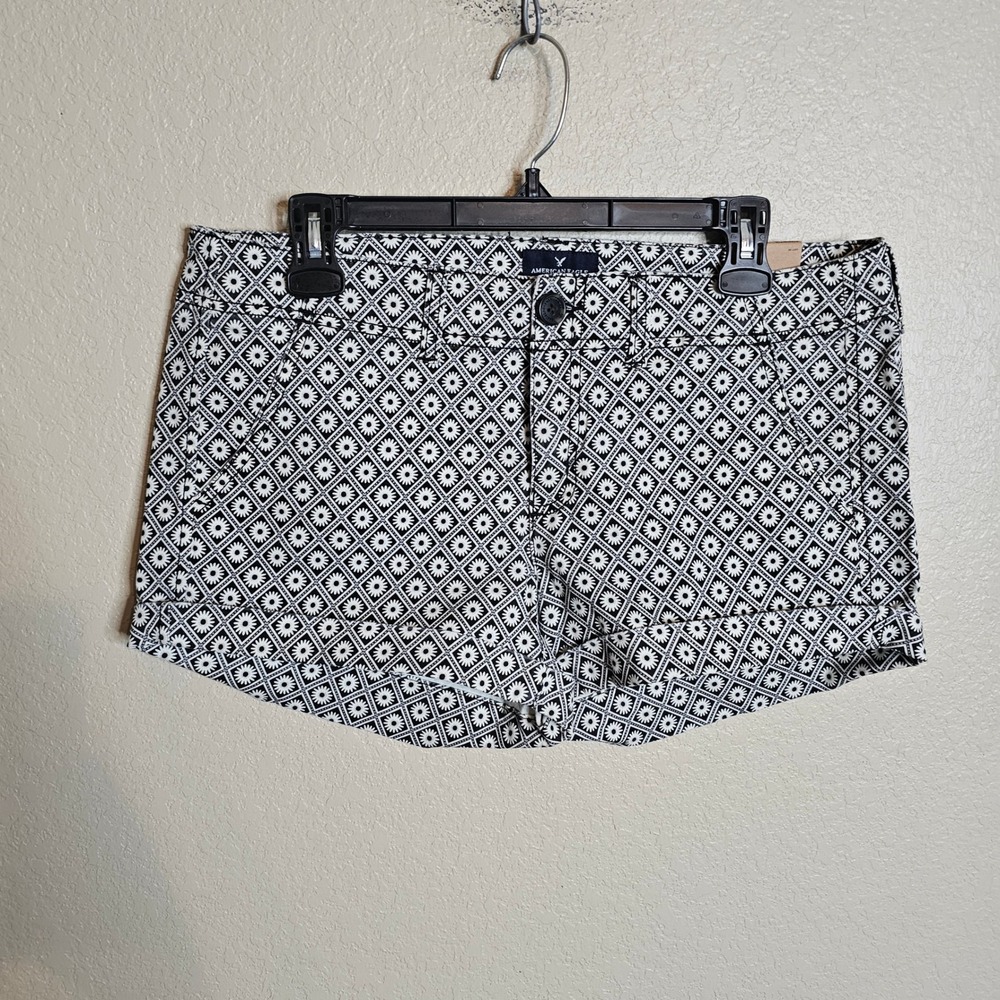 NWT American Eagle Outfitter Shortie Shorts Low Rise Cuffed Black White Print 10